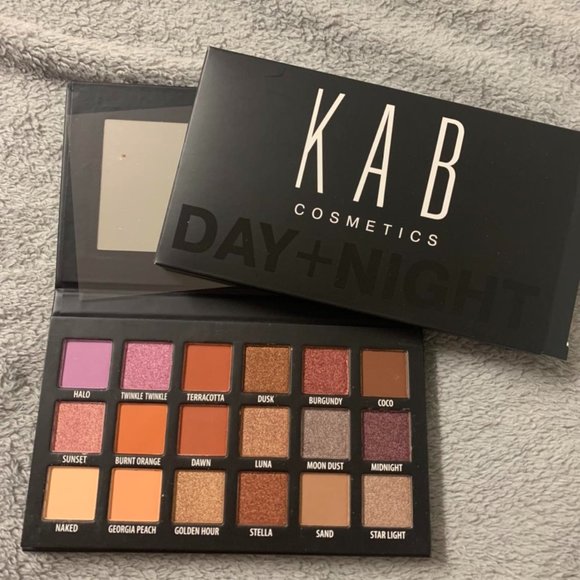 New! KAB COSMETICS DAY + NIGHT EYESHADOW PALETTE - Picture 2 of 5